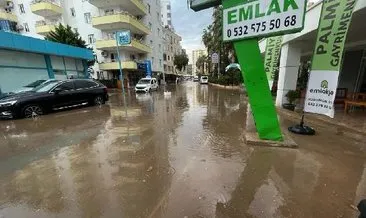 Mersin’de şiddetli yağış! Bazı binaların giriş katlarında su baskınları yaşandı