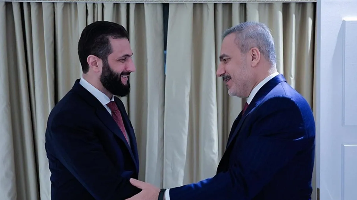 Bakan Fidan, Washington’da Suriye Cumhurbaşkanı eş-Şara ile bir araya geldi Bakan Fidan, Washington’da Suriye Cumhurbaşkanı eş-Şara ile bir araya geldi