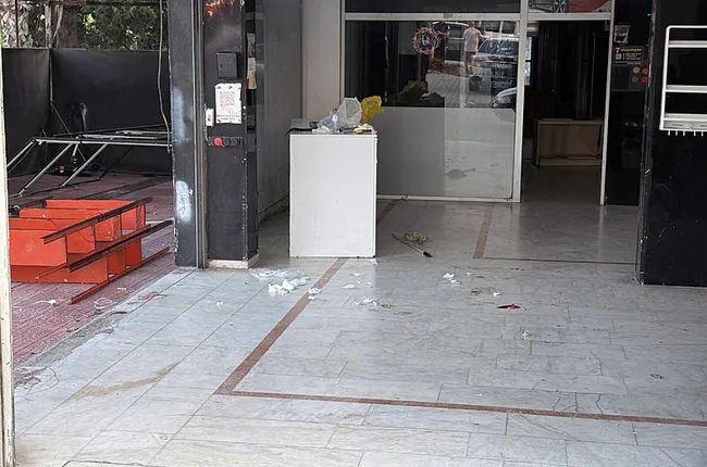 adanada-alacak-verecek-kavgasinda-kan-akti-baba-ve-oglu-oldu-anne-yarali-1787164395874.jpeg