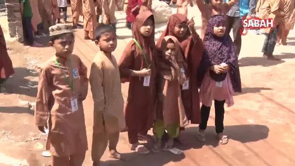TDV’den Bangladeş’te İslam'ı seçen 100 aileye Ramazan kolileri | Video