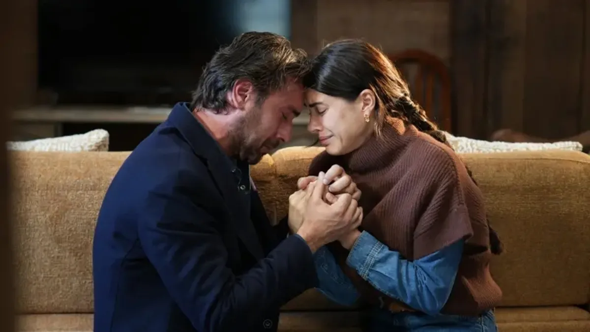 Taşacak Bu Deniz 9. bölümü yayında: Adil Aleyna’nın mezarında! TRT 1 Taşacak Bu Deniz son bölüm izle