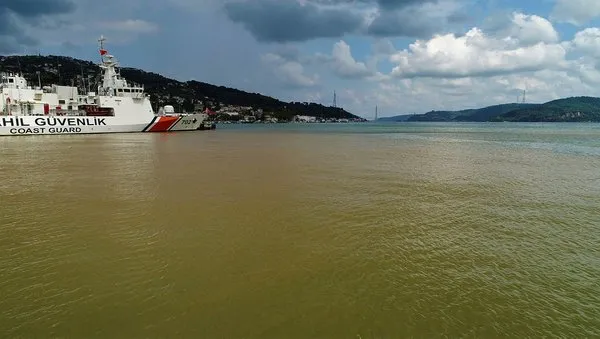 Çamura bulanan İstanbul Boğazı havadan görüntülendi