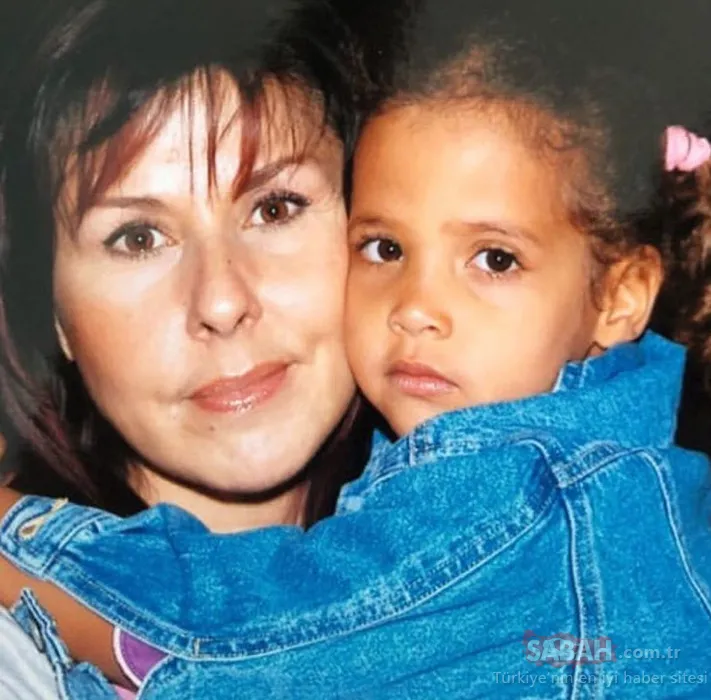 Babası Reha Muhtar annesi şarkıcı Nilüfer oldu! Daha 4 aylıkken evlat edindikleri Ayşe Nazlı şimdi 24 yaşında güzel bir genç kız!
