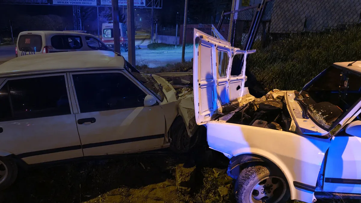 Bolu’da alkollü sürücüye dudak uçuklatan ceza! Otomobil istinat duvarına ok gibi saplandı: Ehliyeti de yokmuş… Bolu’da alkollü sürücüye dudak uçuklatan ceza! Otomobil istinat duvarına ok gibi saplandı: Ehliyeti de yokmuş…