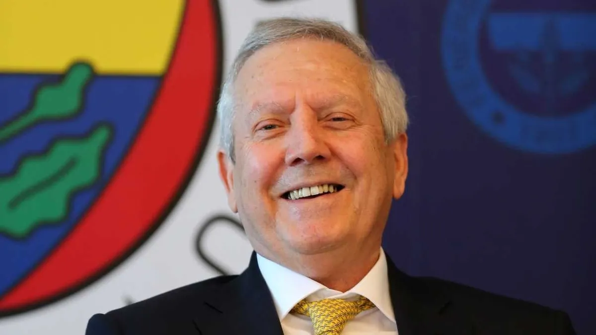 Aziz Yıldırım sahne alıyor