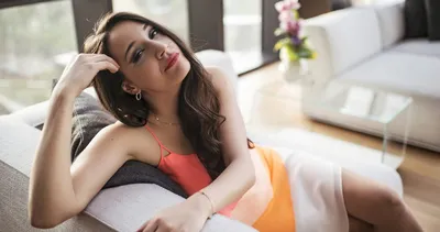 Gupse Özay’dan müjdeli haber! Güzel oyuncu Gupse Özay yılbaşına gün aldı...