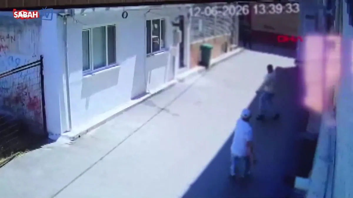 Husumetlisi tarafından silahla vurulmuştu, 29 gün sonra hayatını kaybetti! Olay anı kamerada | Video videosunu izle Husumetlisi tarafından silahla vurulmuştu, 29 gün sonra hayatını kaybetti! Olay anı kamerada | Video videosunu izle