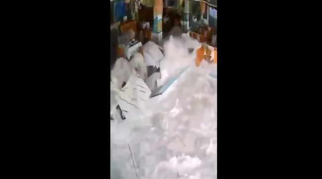 son-dakika-alanyada-korku-dolu-anlar-dev-dalga-restorani-savas-alanina-cevirdi-1771500283161.jpg (2047×1140)