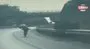 Motosikletin üzerine yatarak kullandılar: Otoyolda ölümle dans kamerada | Video