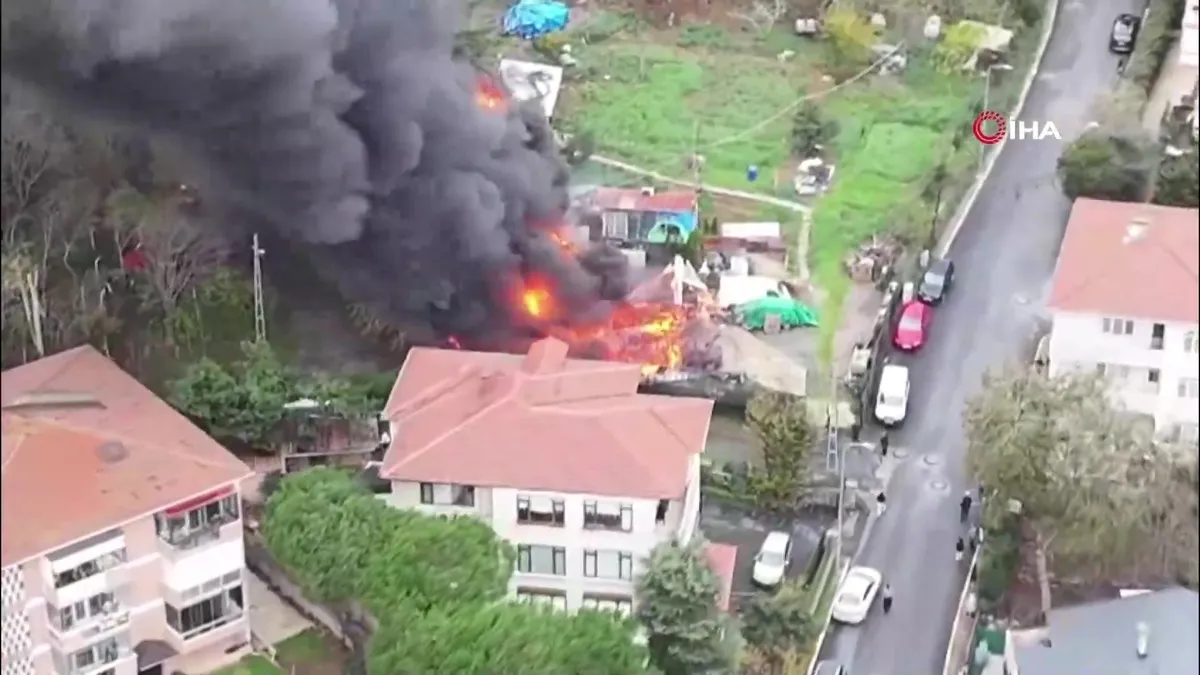 Sarıyer’de metruk binada yangın videosunu izle Sarıyer’de metruk binada yangın videosunu izle