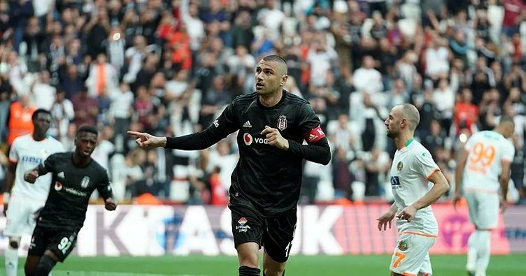 Beşiktaş’ta Burak Yılmaz Antalyaspor maçı kamp kadrosunda