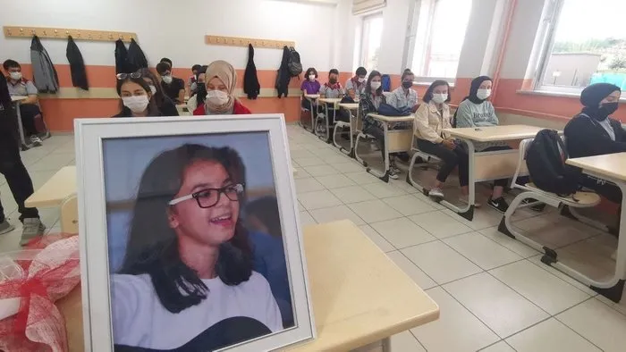 Maganda kurşunu ile hayatını kaybeden Büşra’nın sınıfında duygusal anlar yaşandı