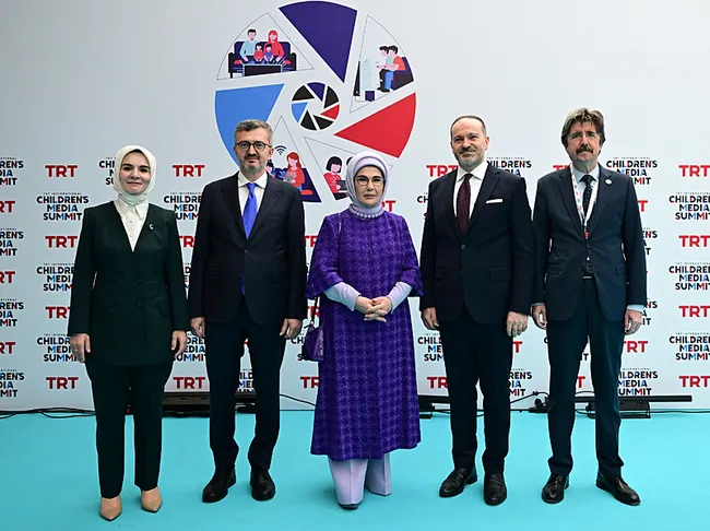 iletisim-baskani-burhanettin-duran-acikladi-dijital-dunyada-cocuk-haklari-sozlesmesini-uluslararasi-imzaya-sun-1765033163422.jpeg İletişim Başkanı Burhanettin Duran açıkladı: