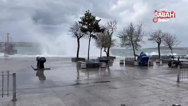 İstanbul'da fırtına ve şiddetli yağışın bilançosu: 1 ölü | Video