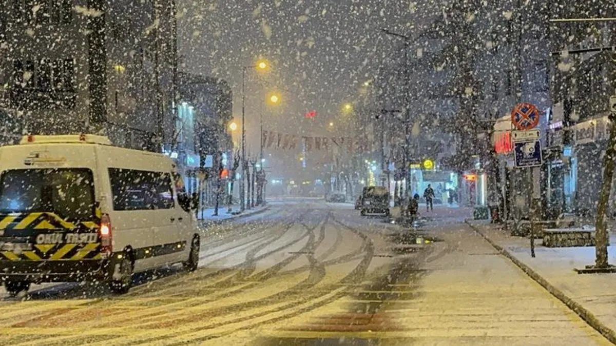 Düzce’de kar yağışı kent genelinde etkisini artırdı Düzce’de kar yağışı kent genelinde etkisini artırdı