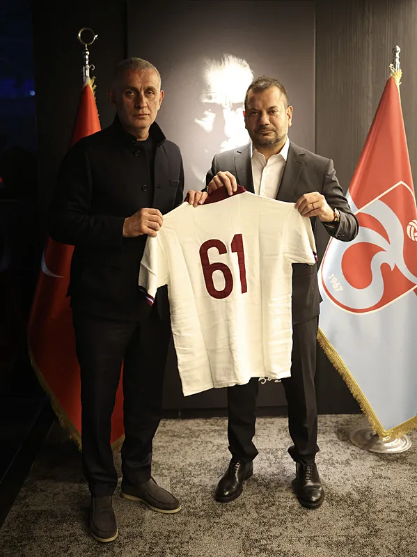 son-dakika-haberi-trabzonspor-tumosan-konyasporu-3-golle-devirdi-firtina-zirve-yarisinda-hata-yapmadi-1764444152214.jpeg