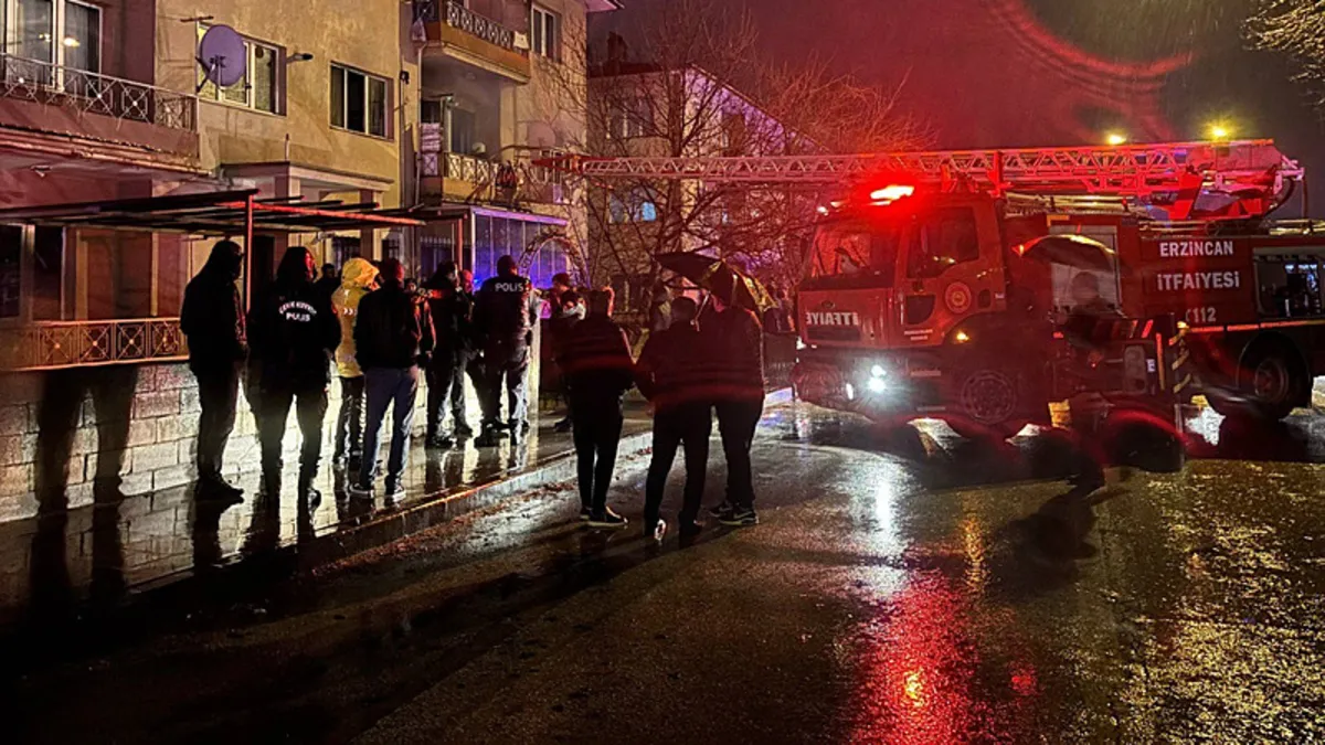 Erzincan’daki bir dairede korkutan yangın! 8 kişi dumandan etkilendi Erzincan’daki bir dairede korkutan yangın! 8 kişi dumandan etkilendi