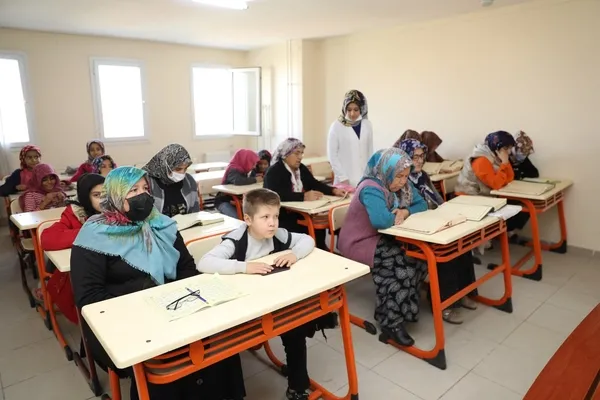 yuregirli-kadinlar-kuran-i-kerim-ogreniyor-1649850320181.jpg