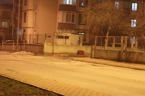 kayseride-kaldirima-birakilan-valiz-bomba-panigi-yasatti-1647462164273.jpeg
