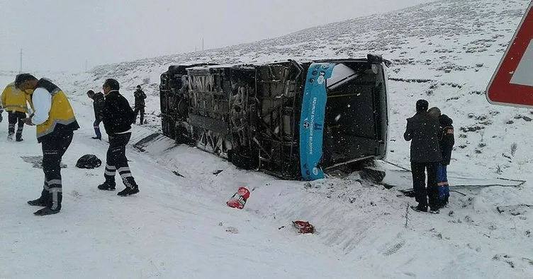 Erzurum’da özel halk otobüsü devrildi: 20 yaralı