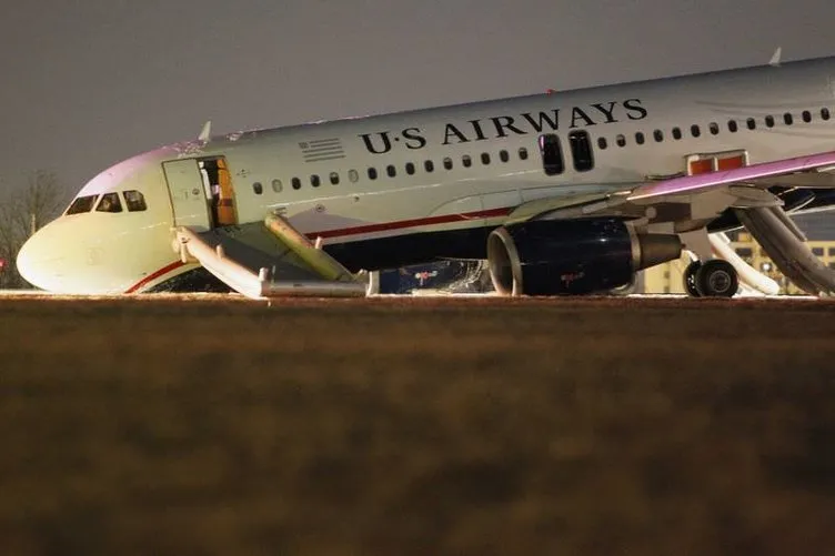 ABD’de bir uçak burnu üzerine çakıldı