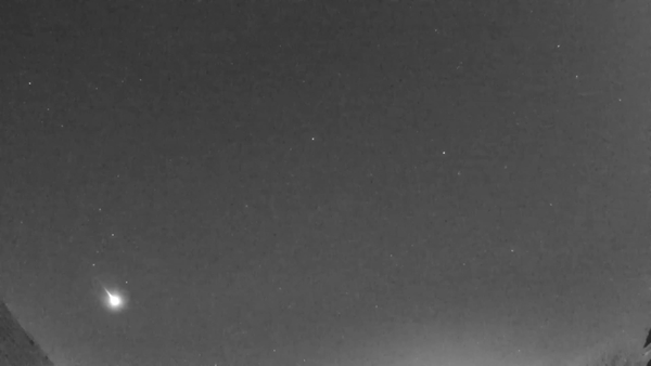 ingilterede-dev-meteor-panik-yaratti-o-anlar-kameralarda-1614596622730.jpg Son dakika: İngiltere'de dev meteor panik yarattı! O anlar kameralarda…