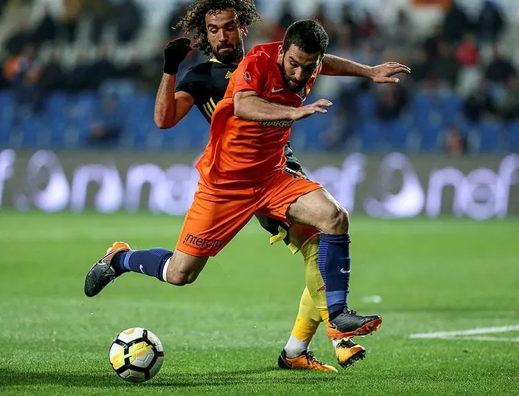 Süper Lig’de ’şampiyonluk’ maçı: Galatasaray - Başakşehir