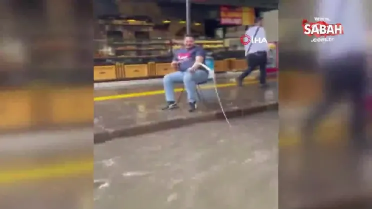 Ankara'nın halini böyle anlattı! Su dolu caddede balık avı... | Video