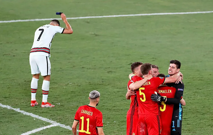 belcikaya-elenen-portekizde-cristiano-ronaldo-sessizligini-bozdu-dunya-kupasinda-oynayacak-mi-1624910324062.jpg
