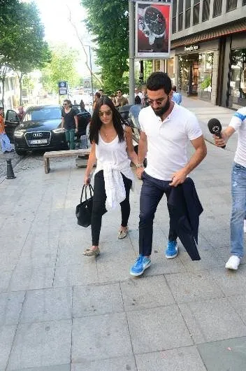 Arda Turan ile Aslıhan Doğan ilk kez el ele