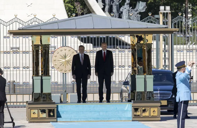 son-dakika-italya-basbakani-mario-draghi-ankarada-baskan-erdogan-resmi-torenle-karsiliyor-1657032485131.jpg