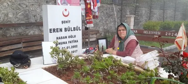 terorsuz-turkiye-hedefinde-pkknin-silah-birakmasina-sehit-erenin-annesinden-destek-anne-ayse-bulbul-artik-anne-1747311544076.jpg