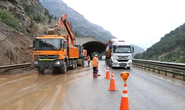 Adana’da otoyolda heyelan