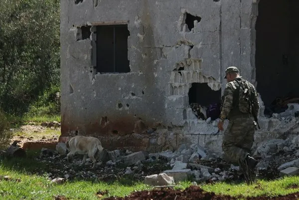 Afrin'in Racu beldesinde arama tarama çalışmaları sürüyor