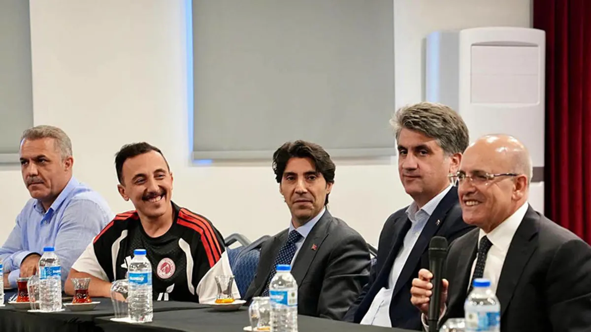 Bakan Mehmet Şimşek Batman Petrolspor kampını ziyaret etti