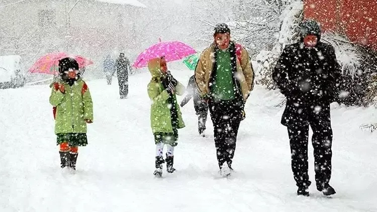 KARS’TA YARIN OKULLAR TATİL Mİ? Kars’ta kar yağışı uyarısı! 11 Ocak Perşembe okullar tatil mi, valilikten açıklama geldi mi?