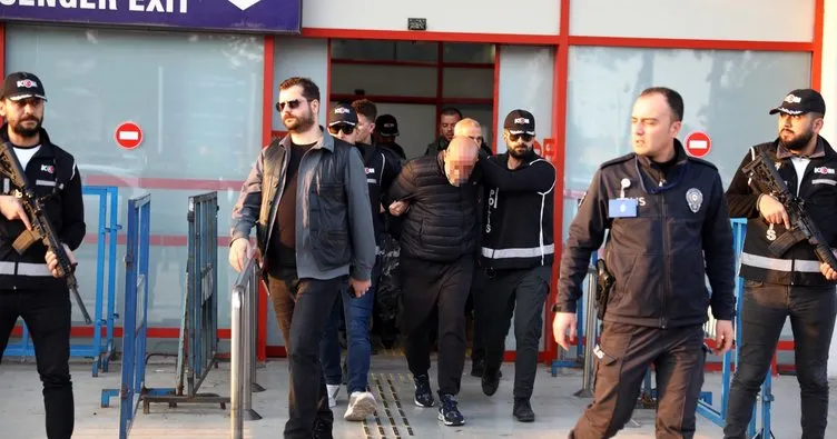 Suç örgütü ’Deveciler’in lideri Türkiye’ye getirildi! Polis baskınında cephanelik çıkmıştı...