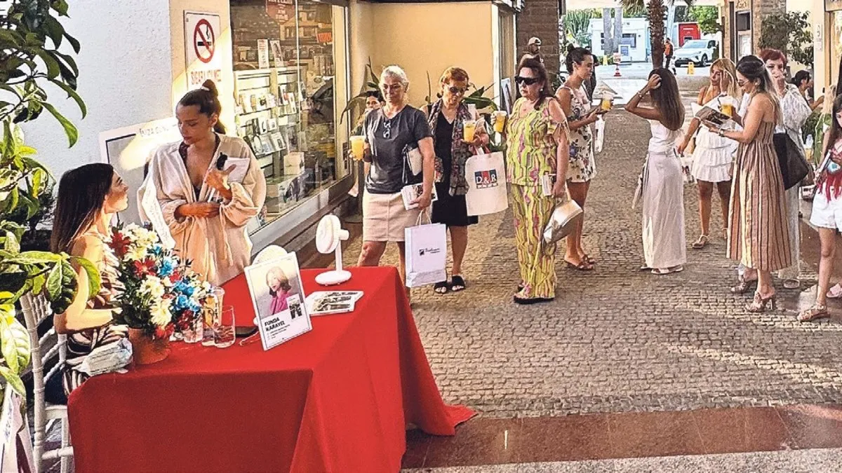 Bodrum D&R’da imza kuyruğu
