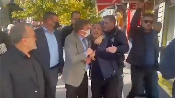 iyi-partili-lutfu-turkkanin-kufur-skandalina-tepkiler-cig-gibi-1636124468497.jpg İYİ Partili Lütfü Türkkan'ın küfür skandalına tepkiler çığ gibi! AK Parti Sözcüsü Çelik: Bu asla affedilmeyecek bir çirkinliktir