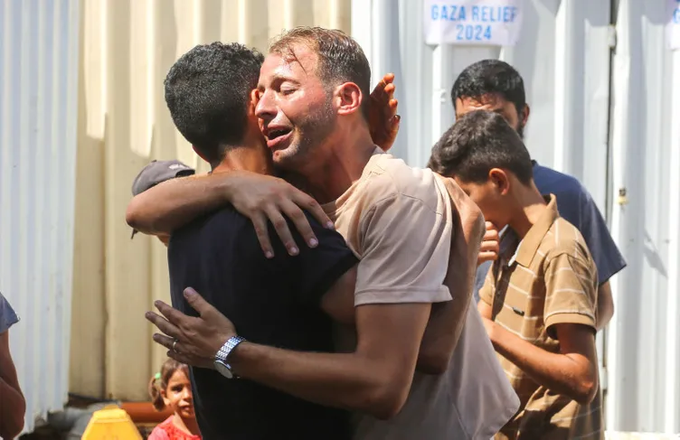 Siyonist İsrail 3 günlük ikiz bebeklerini katletmişti: Filistinli babanın sözleri dünyayı ağlattı!