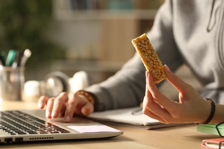 Her öğünde 2 avuç yediğinizde göbeğinizi dümdüz yapıyor! İşte diyetisyenlerin listesinden eksik etmediği besin