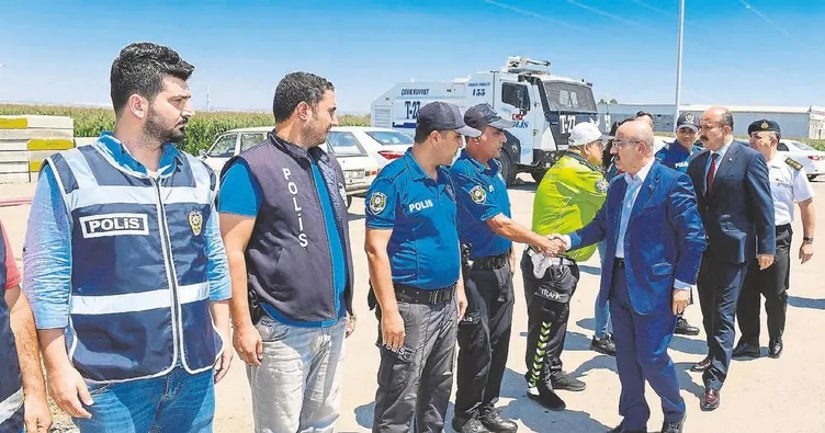 Ekiplerle bayramlaştı vatandaşı uyardı