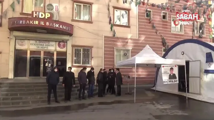 Evlat nöbetindeki babadan oğluna çağrı: “Teslim oluyorsan ol, olmuyorsan sana hakkını helal etmem” | Video