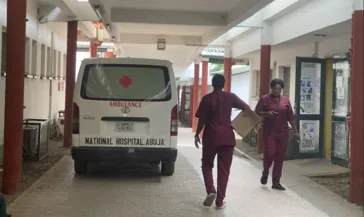 Nijerya’da kamyon kalabalığın arasına daldı