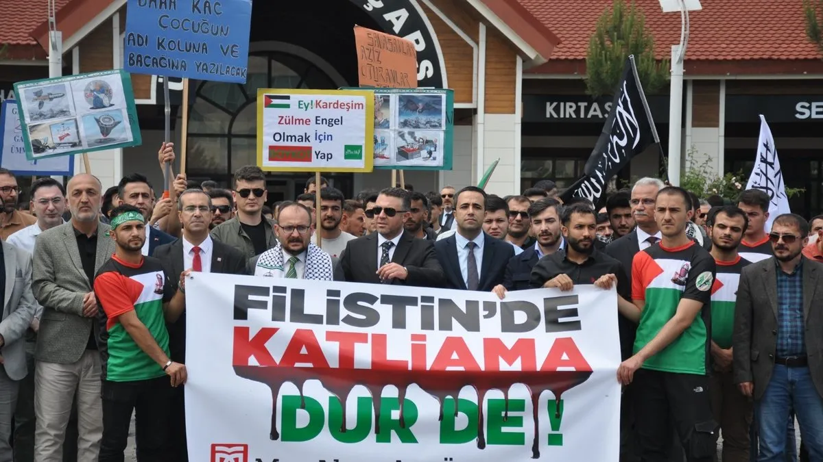 Muş'ta akademisyen ve üniversite öğrencileri Refah için yürüdü