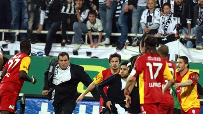 unutulmayan-galatasaray-besiktas-derbileri-sergen-atti-sampiyonluk-geldi-1647261898913.jpeg