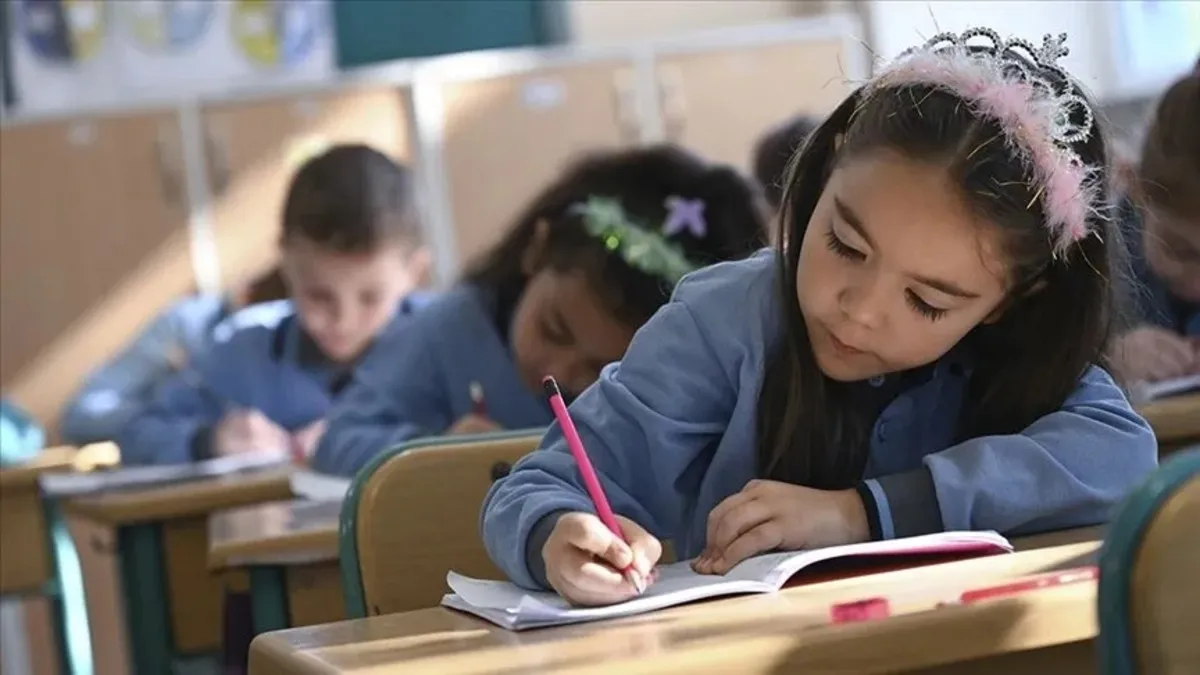 Veliler dikkat: Okul kıyafetlerinde yeni dönem başlıyor!