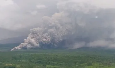Endonezya’da peş peşe patlamalar: Semeru Yanardağı kül püskürttü