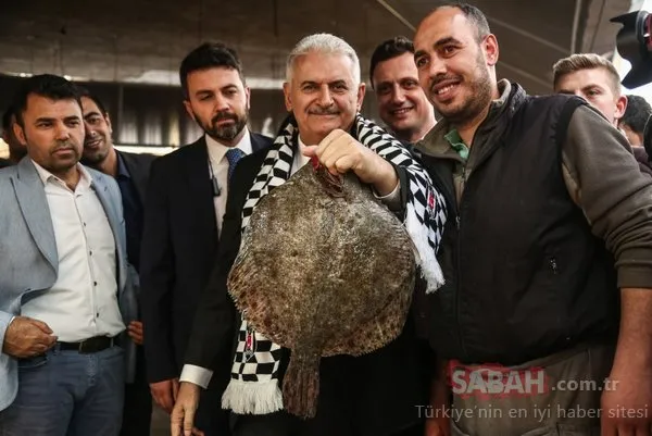 Binali Yıldırım, Beşiktaş'ta vatandaşlarla buluştu