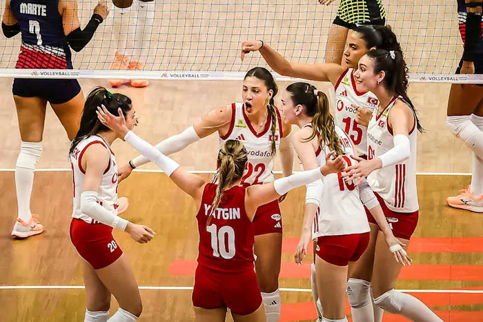 a-milli-kadin-voleybol-takimi-milletler-ligine-galibiyetle-basladi-1780510659977.jpg